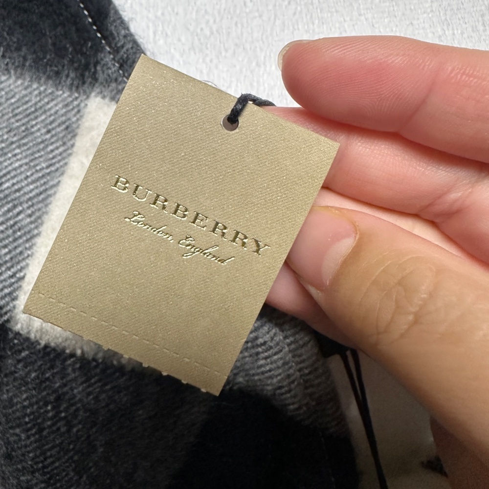 NWT! Rare! Burberry Women's Half Mega Cashmere Cape Wrap Shawl In Nature White - Picture 8 of 10